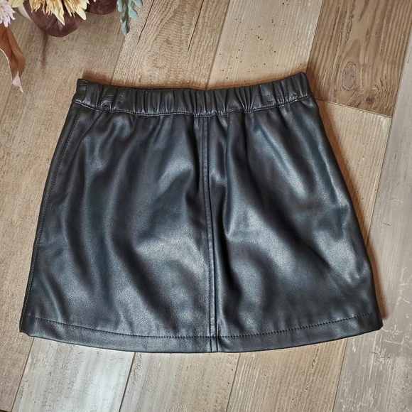 Forever 21 Black Vegan Leather Girls Mini Skirt Size 9/10 NWOT - Picture 2 of 12